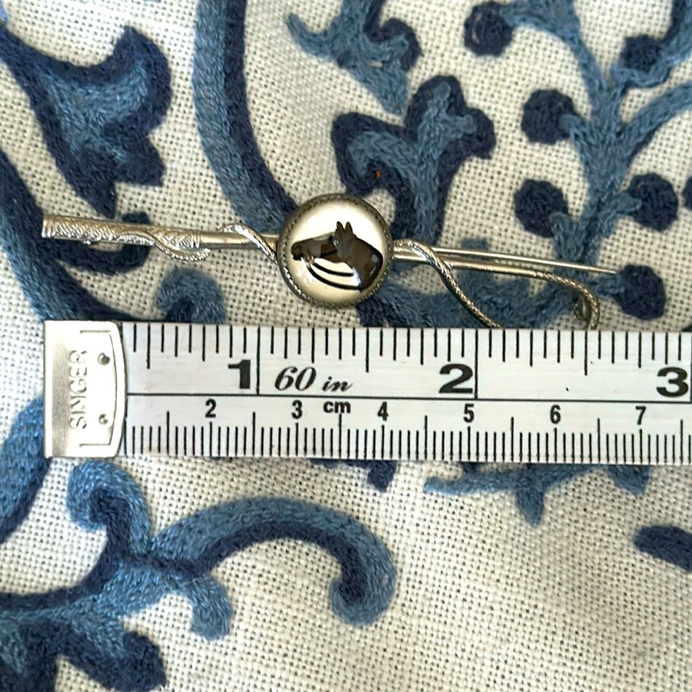 Vintage horse and riding crop Reverse painting equestrian silver tone brooch - Picture 10 of 10